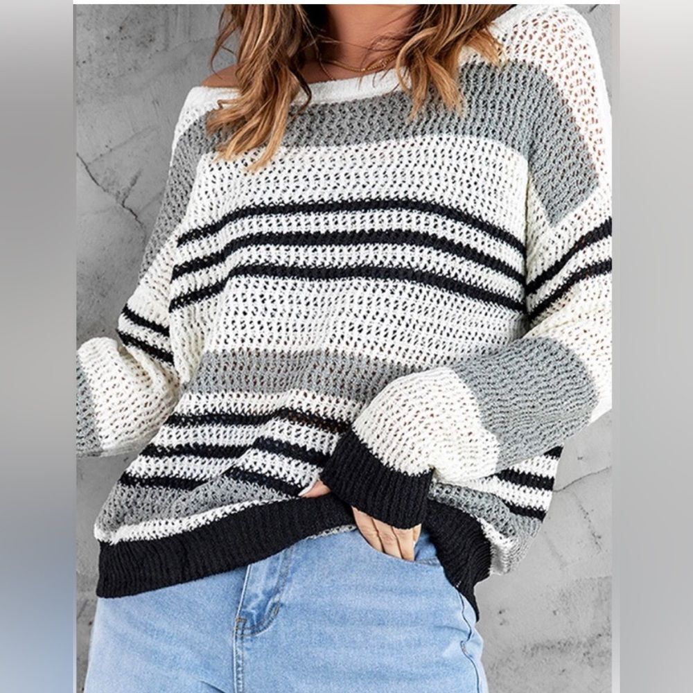 Striped Grey Black Striped Round Neck Loose Knit Sweater Women’s Size Small